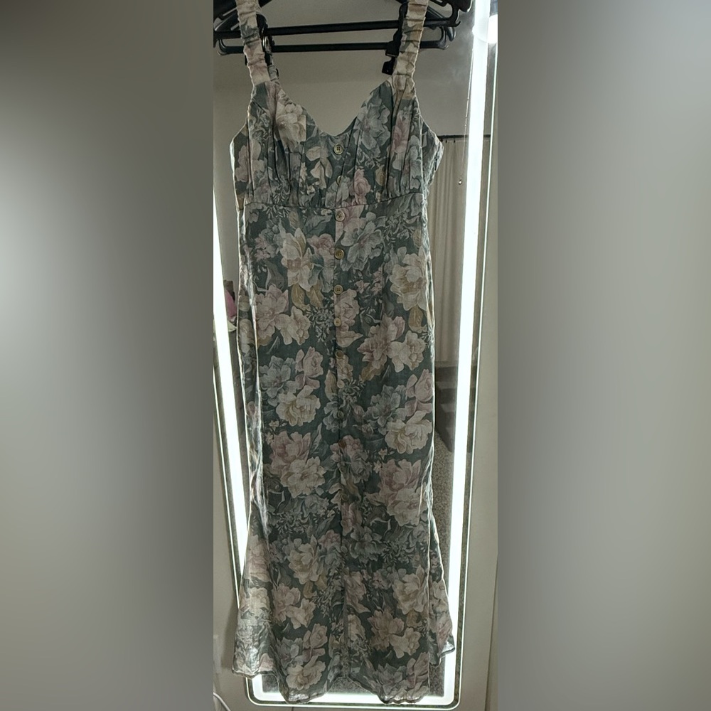 We Are Kindred Isobel Linen Midi Dress
We Are Kindred Size 2 - Picture 6 of 6